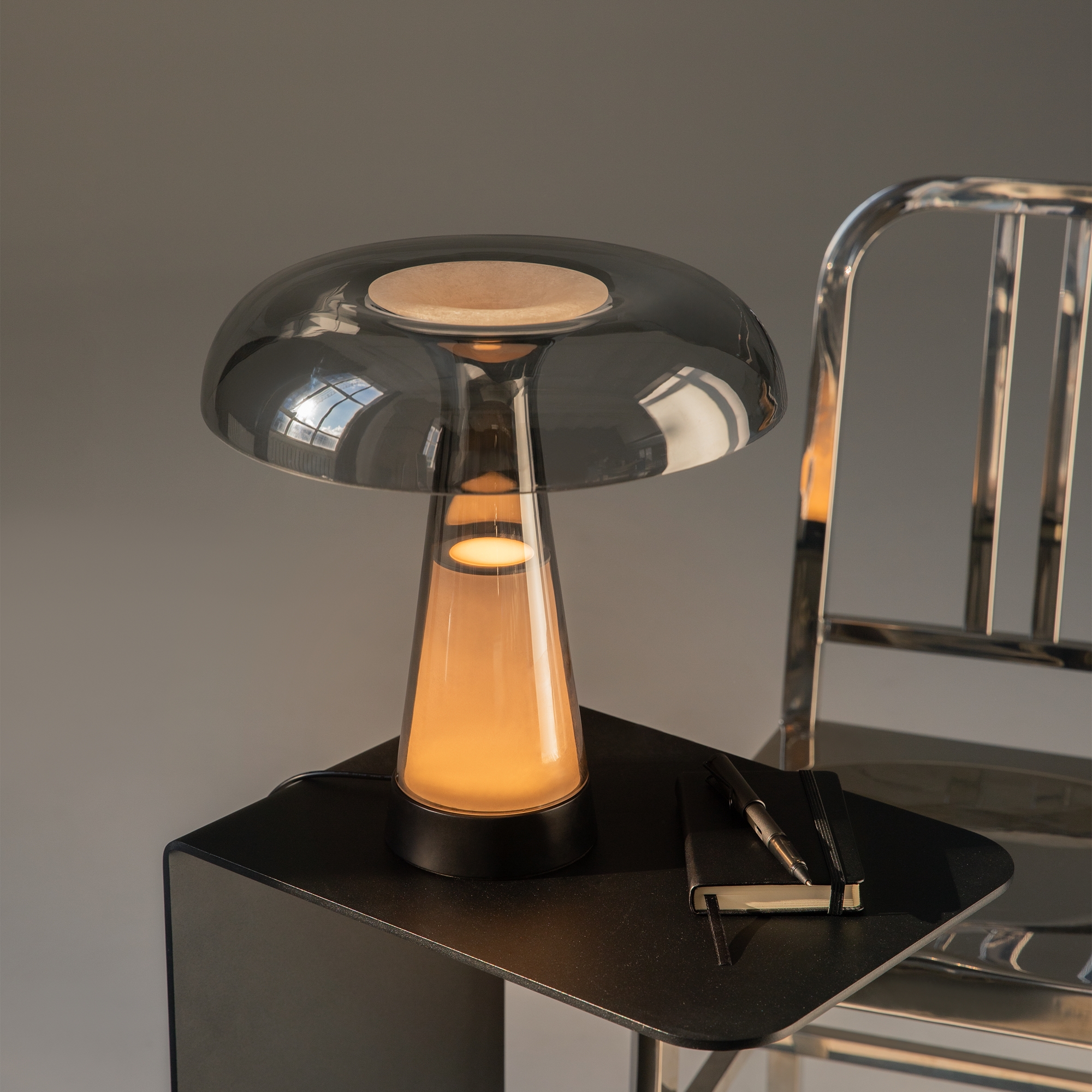 Настольный светильник Artefact 2700-4000К 8Вт Настольный светильник Maytoni MOD484TL-L8BK — изображение 2