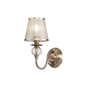 Серия в классическом стиле. Главное украшение светильников Inessa – декоративные элементы арматуры из прозрачного стекла коньячного оттенка. Абажуры выполнены из органзы и обрамлены тесьмой в цвет арматуры