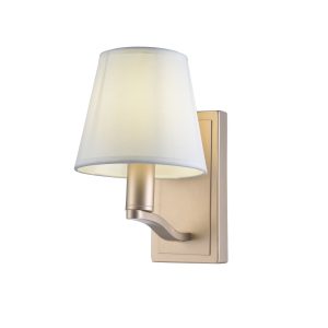 Серия Marika выполнена в современном стиле. Арматура золотого цвета сочетается с белыми абажурами из текстиля на ПВХ. Светильники подходят практически для всех современных интерьеров. Настенный светильник (бра) Freya FR5671WL-01G